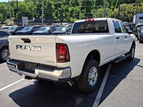 Bright White Clearcoat 2026 RAM 3500 Tradesman Crew Cab 4x4 8' Box