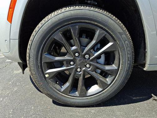 Silver Zynith 2026 Jeep Grand Cherokee Limited
