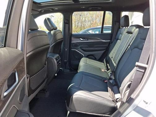 Silver Zynith 2026 Jeep Grand Cherokee Limited