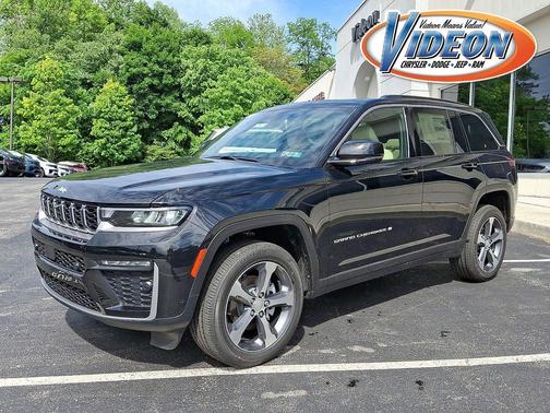 Diamond Black Crystal Pearlcoat 2026 Jeep Grand Cherokee Limited