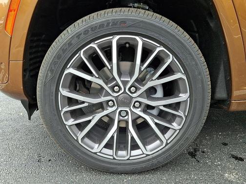 Copper Shino Metallic Clearcoat 2026 Jeep Grand Cherokee Summit