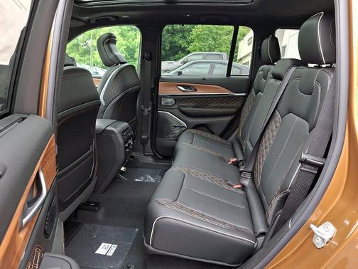 Copper Shino Metallic Clearcoat 2026 Jeep Grand Cherokee Summit