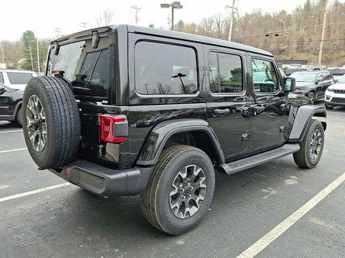 2026 Jeep Wrangler 4-Door Sahara 4x4