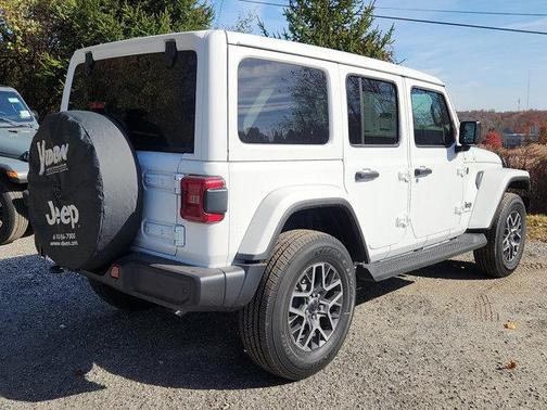 2026 Jeep Wrangler 4-Door Sahara 4x4
