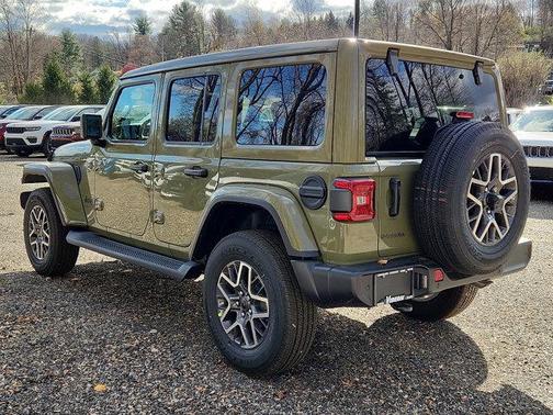 2026 Jeep Wrangler 4-Door Sahara 4x4