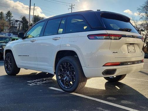2025 Jeep Grand Cherokee Summit