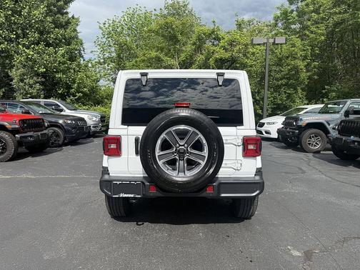 Bright White Clearcoat 2023 Jeep Wrangler 4-Door Sahara 4x4