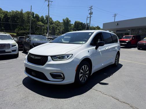 Bright White Clearcoat 2025 Chrysler Pacifica Hybrid Select