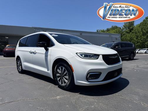 Bright White Clearcoat 2025 Chrysler Pacifica Hybrid Select