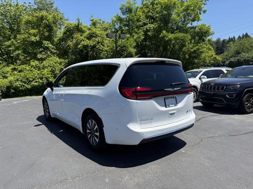 Bright White Clearcoat 2025 Chrysler Pacifica Hybrid Select