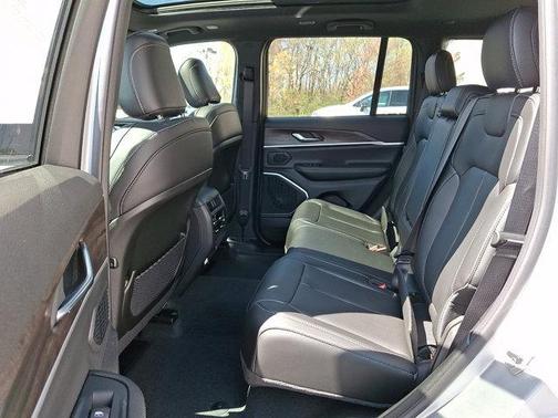Silver Zynith 2026 Jeep Grand Cherokee Limited