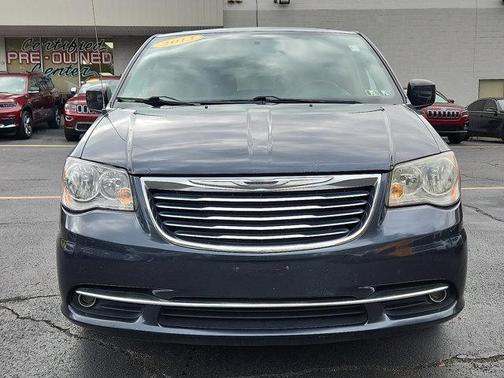 2013 Chrysler Town & Country Touring