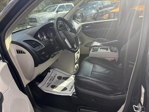 2013 Chrysler Town & Country Touring
