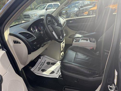 2013 Chrysler Town & Country Touring