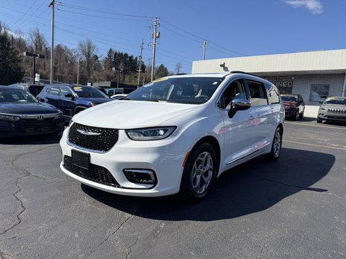 Bright White Clearcoat 2023 Chrysler Pacifica Limited
