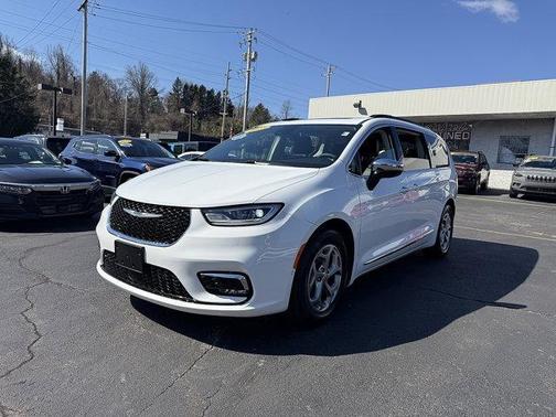 Bright White Clearcoat 2023 Chrysler Pacifica Limited