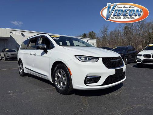 Bright White Clearcoat 2023 Chrysler Pacifica Limited