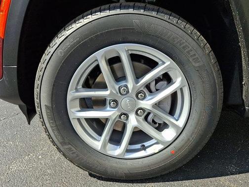 Velvet Red Pearlcoat 2026 Jeep Grand Cherokee Altitude