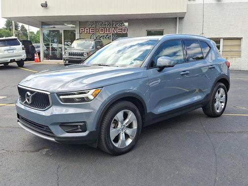 2021 Volvo XC40 T5 Momentum
