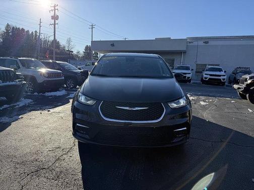 2023 Chrysler Pacifica Hybrid Touring L