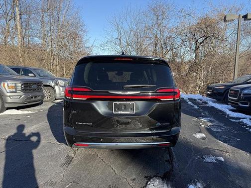 2023 Chrysler Pacifica Hybrid Touring L