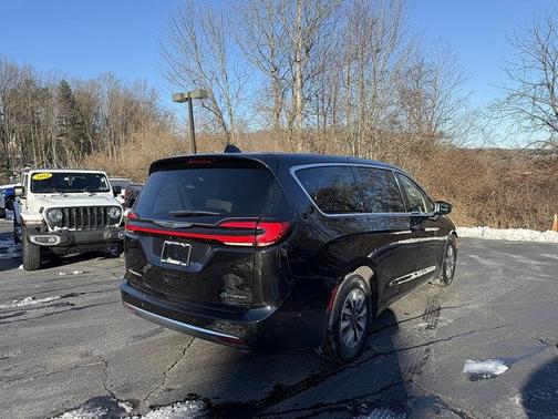 2023 Chrysler Pacifica Hybrid Touring L