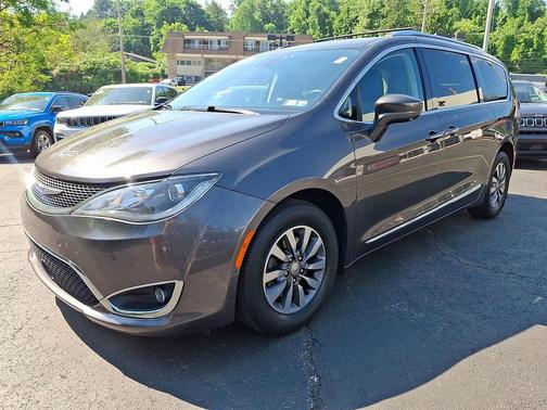 Granite Crystal Metallic Clearcoat 2020 Chrysler Pacifica Touring-L Plus