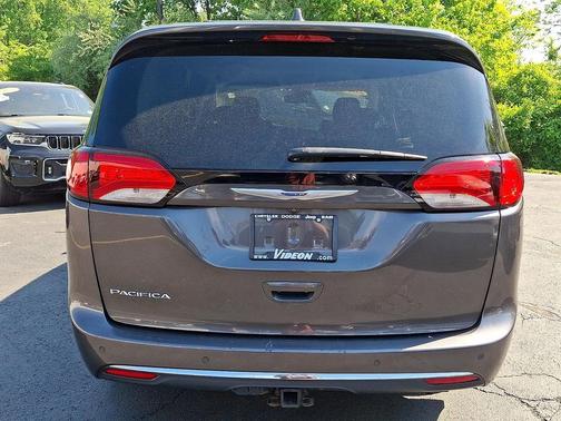 Granite Crystal Metallic Clearcoat 2020 Chrysler Pacifica Touring-L Plus