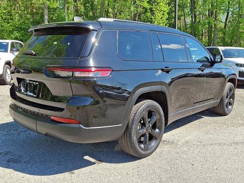Diamond Black Crystal Pearlcoat 2023 Jeep Grand Cherokee L Limited