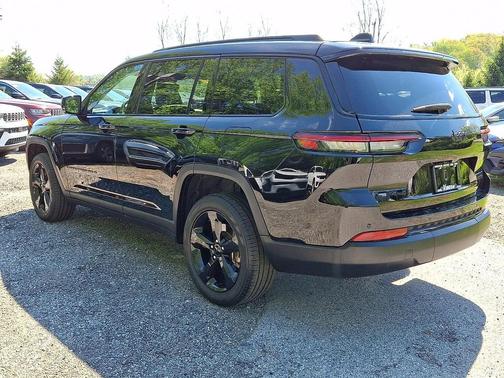 Diamond Black Crystal Pearlcoat 2023 Jeep Grand Cherokee L Limited