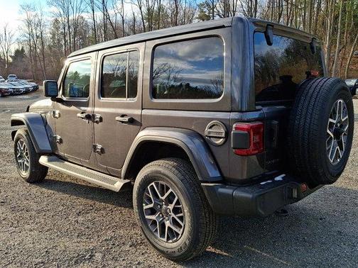 2026 Jeep Wrangler 4-Door Sahara 4x4