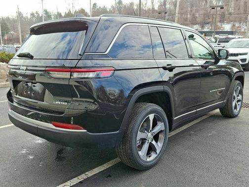 Diamond Black Crystal Pearlcoat 2026 Jeep Grand Cherokee Limited