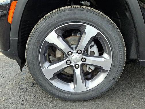 Diamond Black Crystal Pearlcoat 2026 Jeep Grand Cherokee Limited
