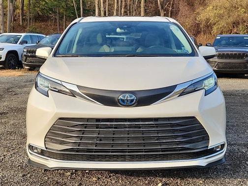 2021 Toyota Sienna XLE 7 Passenger