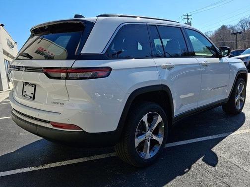 Bright White Clearcoat 2026 Jeep Grand Cherokee Limited