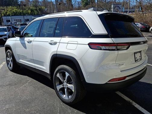 Bright White Clearcoat 2026 Jeep Grand Cherokee Limited
