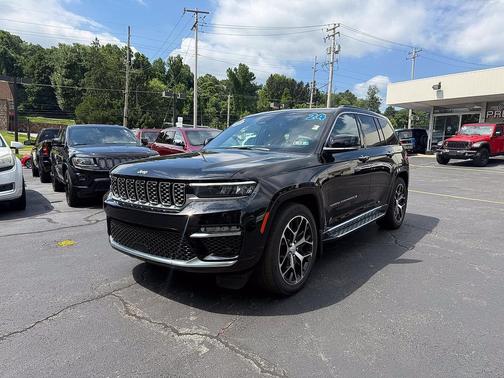 Diamond Black Crystal Pearlcoat 2024 Jeep Grand Cherokee Summit