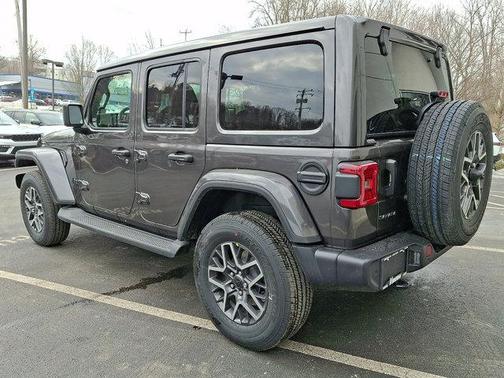 2026 Jeep Wrangler 4-Door Sahara 4x4