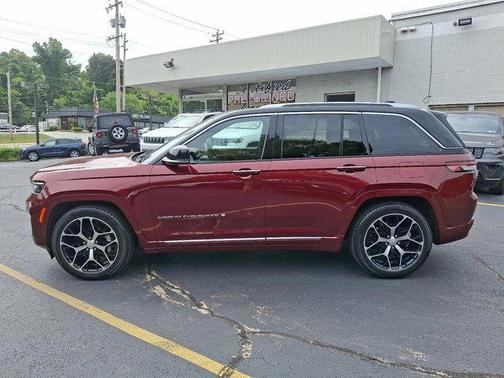 2022 Jeep Grand Cherokee Summit