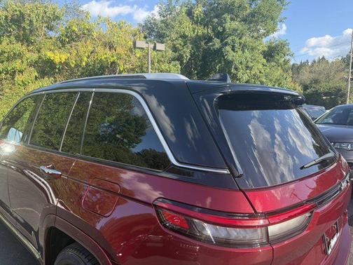 2022 Jeep Grand Cherokee Summit