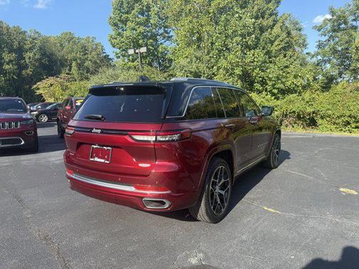 2022 Jeep Grand Cherokee Summit