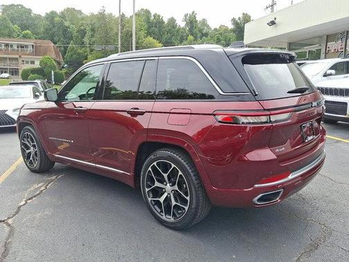 2022 Jeep Grand Cherokee Summit