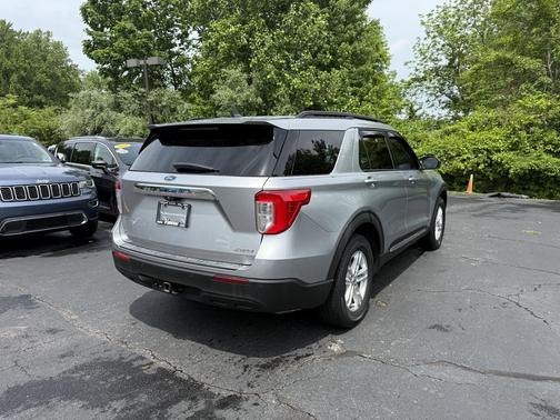 Iconic Silver Metallic 2021 Ford Explorer XLT