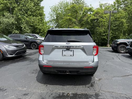 Iconic Silver Metallic 2021 Ford Explorer XLT
