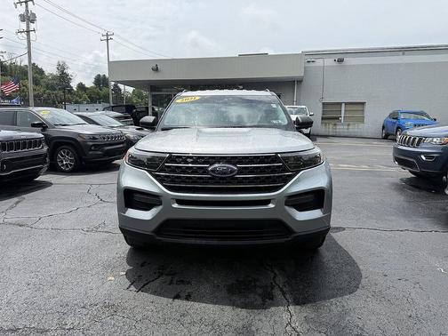 Iconic Silver Metallic 2021 Ford Explorer XLT