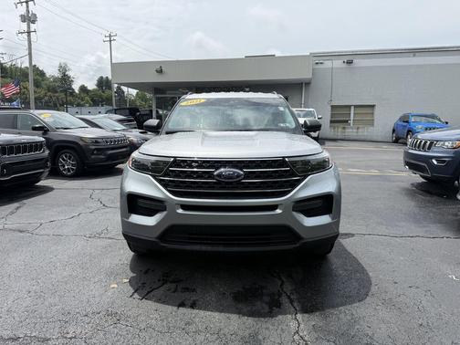 Iconic Silver Metallic 2021 Ford Explorer XLT