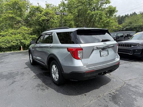 Iconic Silver Metallic 2021 Ford Explorer XLT