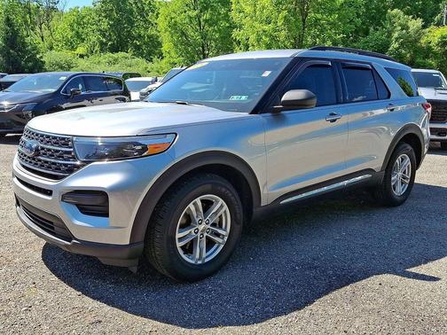 Iconic Silver Metallic 2021 Ford Explorer XLT