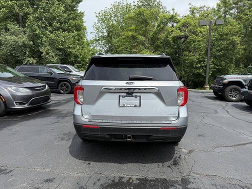 Iconic Silver Metallic 2021 Ford Explorer XLT