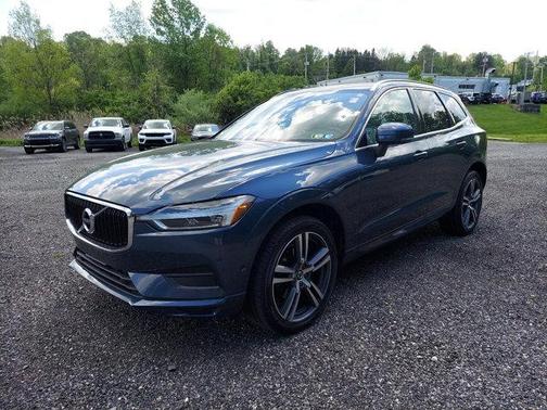 Photo 3 of 34 of 2019 Volvo XC60 T5 Momentum
